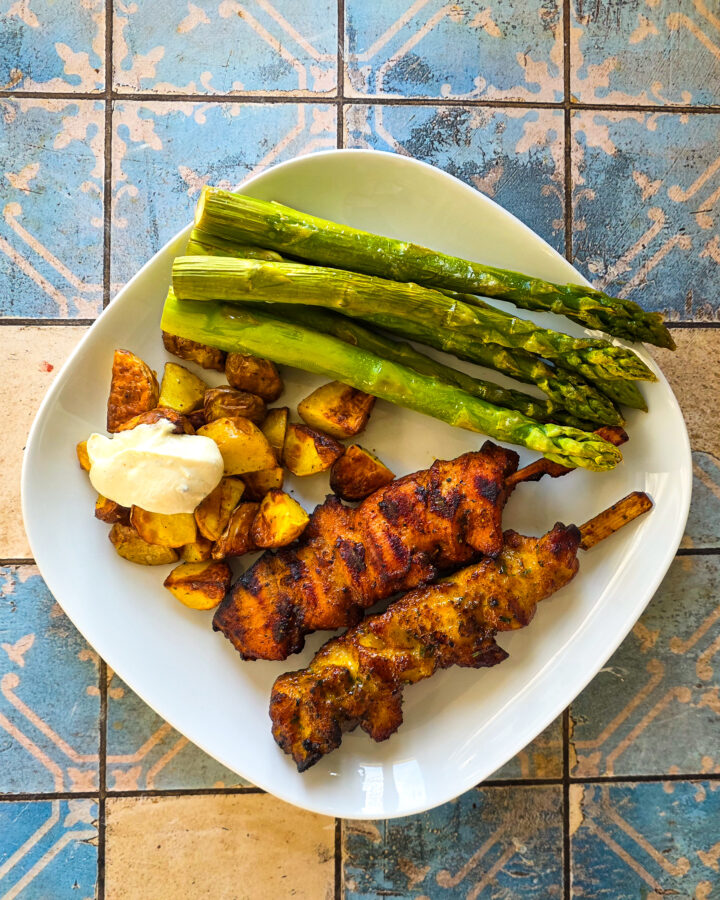 Gockelstockel mit grünem Spargel und Kartoffeln - Rezept Bild