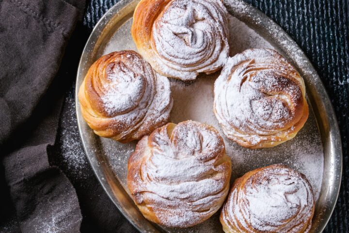 WASGAU Rezept - Erdbeer-Cruffins mit Erdbeer-Walderdbeer-Konfitüre