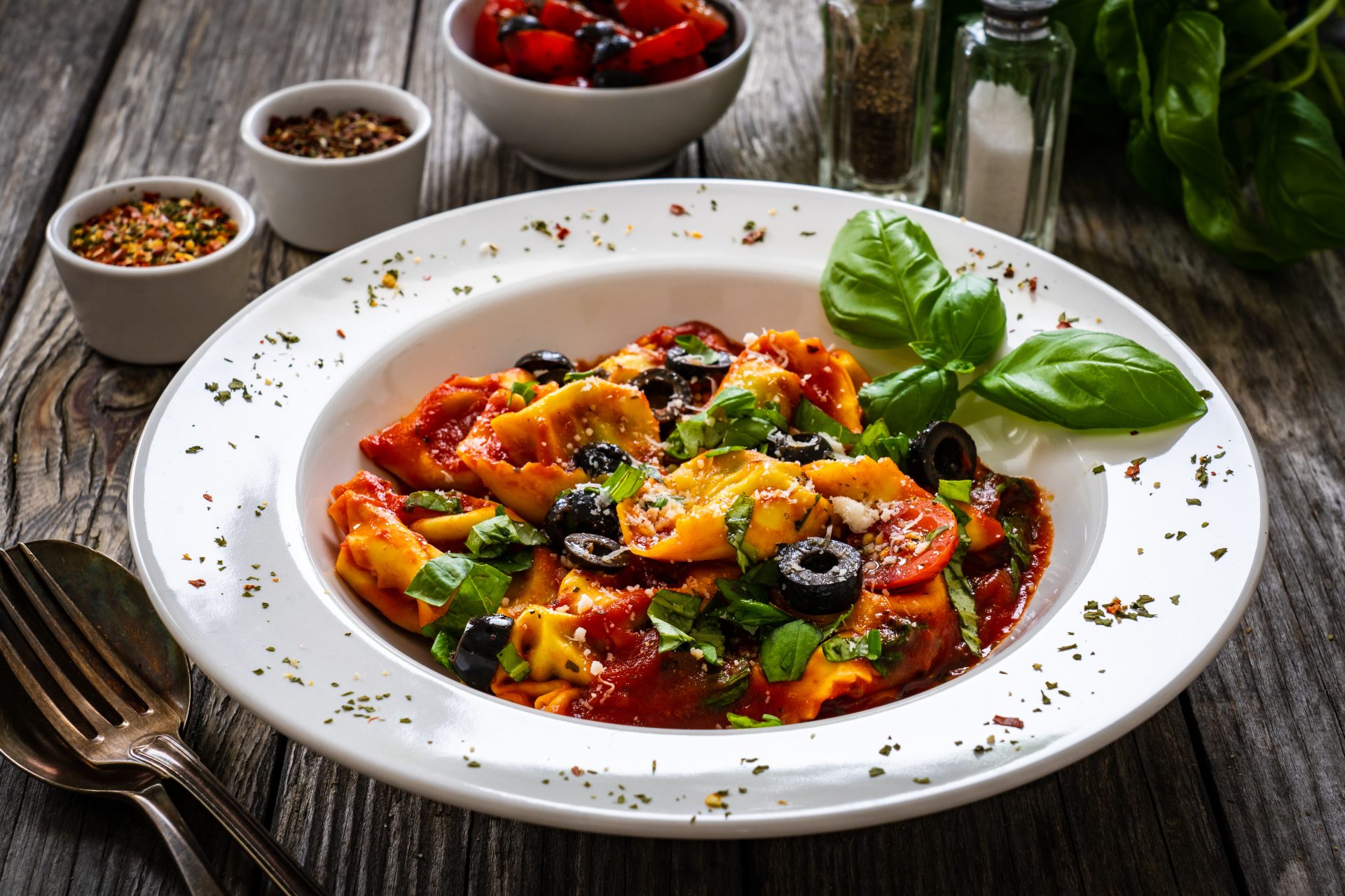 Mediterrane One Pot Tortellini mit Gemüse