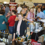 Download - Kathrin Hegner vom Weingut Reichsgraf von Kesselstatt aus Morscheid freut sich über eine gut besuchte WASGAU Weinmesse