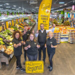 Download - Das Team der Obst- und Gemüseabteilung im WASGAU Frischemarkt Merchweiler - v.l.n.r. vorne: Rosella Rino, Vivien Mainka, Anette Schuler/v.l.n.r. hinten: Jonas Theobald, Isa Alptekin (Marktleiter) 