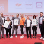 Download - Isa Alptekin und Vivien Mainka (2./3. v. l.), WASGAU Frischemarkt Merchweiler, bei der Verleihungsfeier „Tiefkühl-Star 2023“