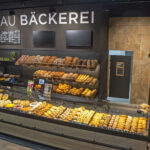 Download - Die Bedientheke der WASGAU Bäckerei im Eingangsbereich des neuen WASGAU Frischemarkts Kaiserslautern/Mainzer Straße