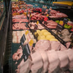 Download - Frischtheke in Schönenberg-Kübelberg mit reichhaltigem Angebot an Fleisch, Wurst und Käsespezialitäten (Quelle: WASGAU AG)