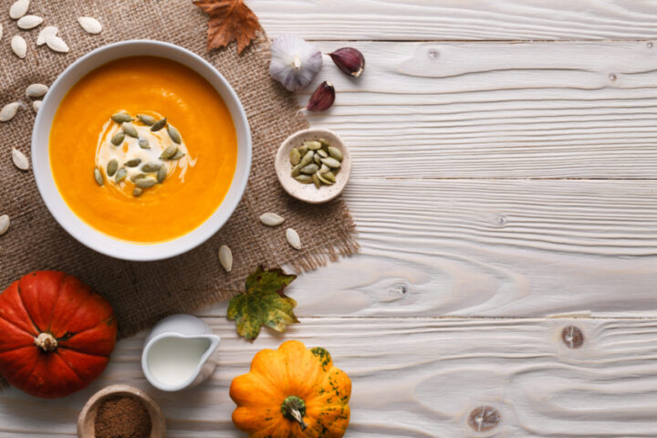 Herbstküche mit Kürbissuppe