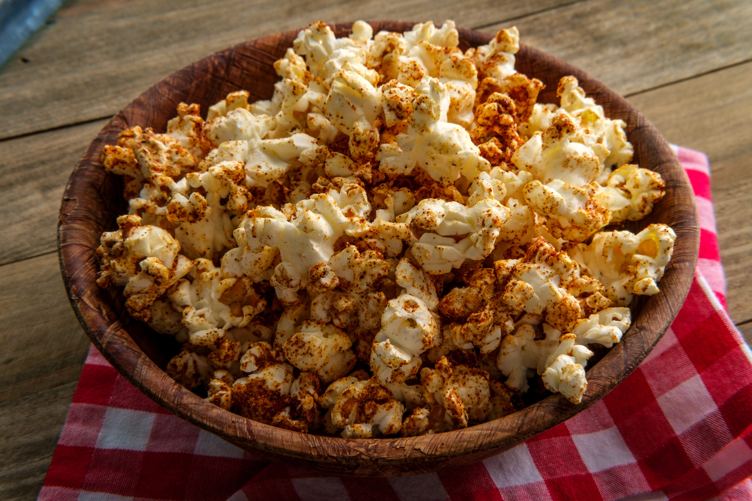 Crunchy Popcorn mit Erdnüssen