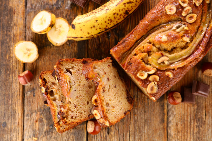 WASGAU Rezepte für die ganze Familie. Fruchtiges Bananenbrot mit Erdbeeren.