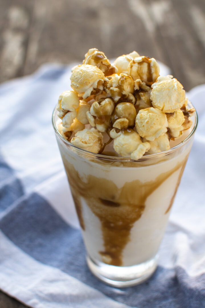 WASGAU und Emmi Rezept für einen Karamell-Popcorn-Drink mit Kaffee Latte