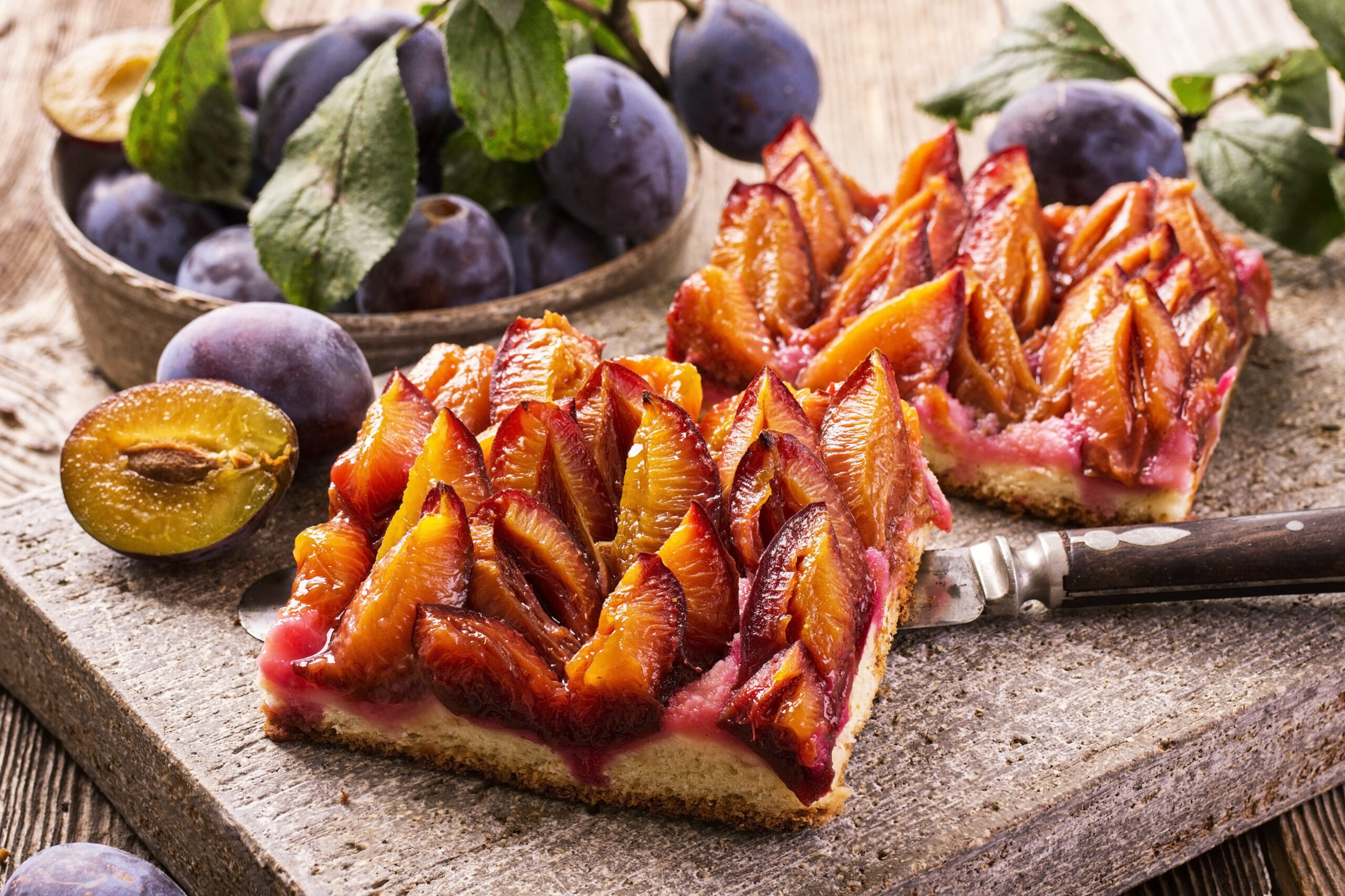 504162_AdobeStock_62966539_Pflaumenkuchen-scaled-aspect-ratio-3-2