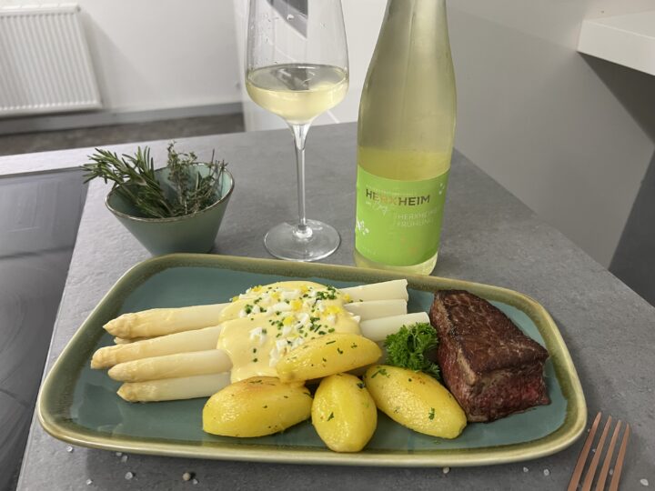 WASGAU Rezept: Bio Rinderfilet mit Spargel, Sauce Hollandaise und Schlosskartoffeln - Ostermenü