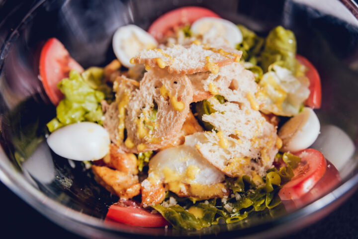 Brotsalat mit Thunfisch, perfekt für den Grillabend oder als Mealprep