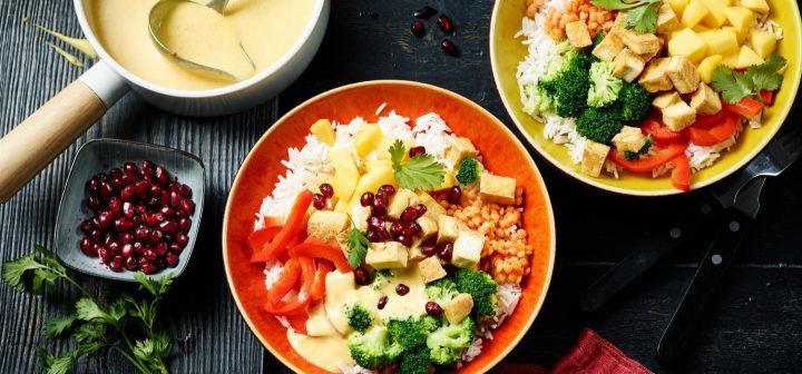 Buddha Bowl mit fruchtig scharfer Curry-Sauce - Rezept Bild