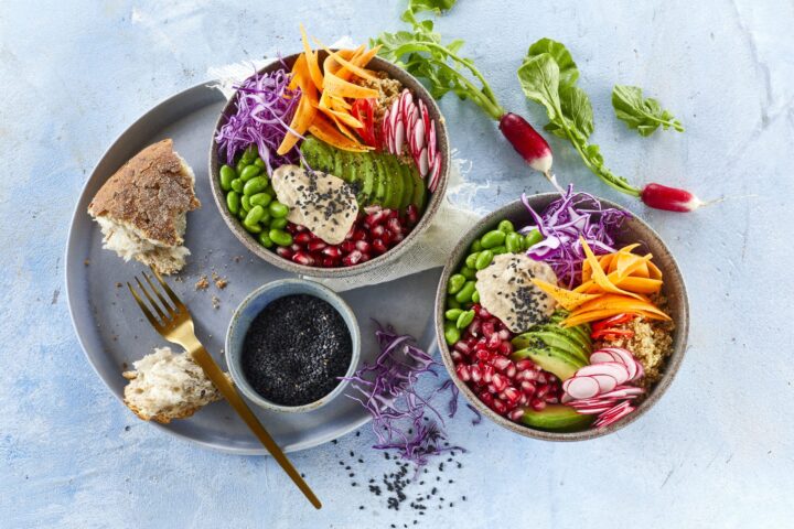 frisch, leicht und lecker. Das ist die Buddha Bowl, ein perfektes Rezept für den Frühling und den kommenden Sommer. Super als Mealprep oder direkt zum Essen. Das Rezept dazu findet ihr hier.