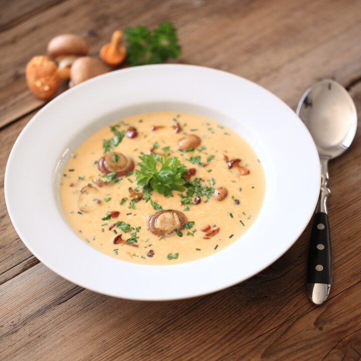 Waldpilz-Cremesuppe mit Süßkartoffel und Parmaschinken - Rezept Bild