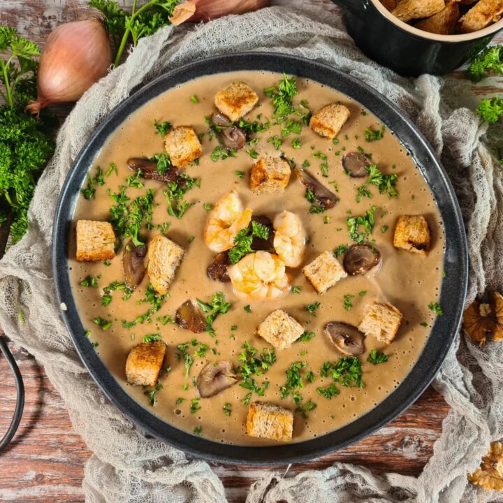 herzhaft deftige Maronensuppe mit Garnelen von kochmalwieder.