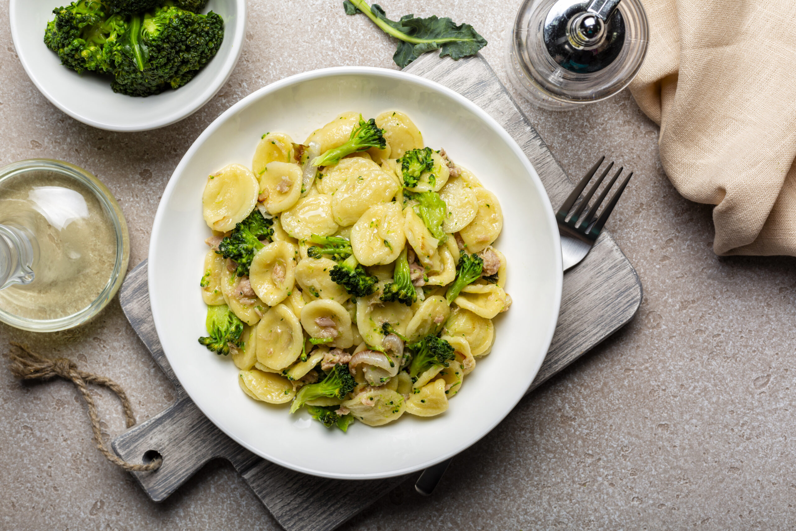 Orecchiette mit Brokkoli, Thunfisch-Filets und Chili