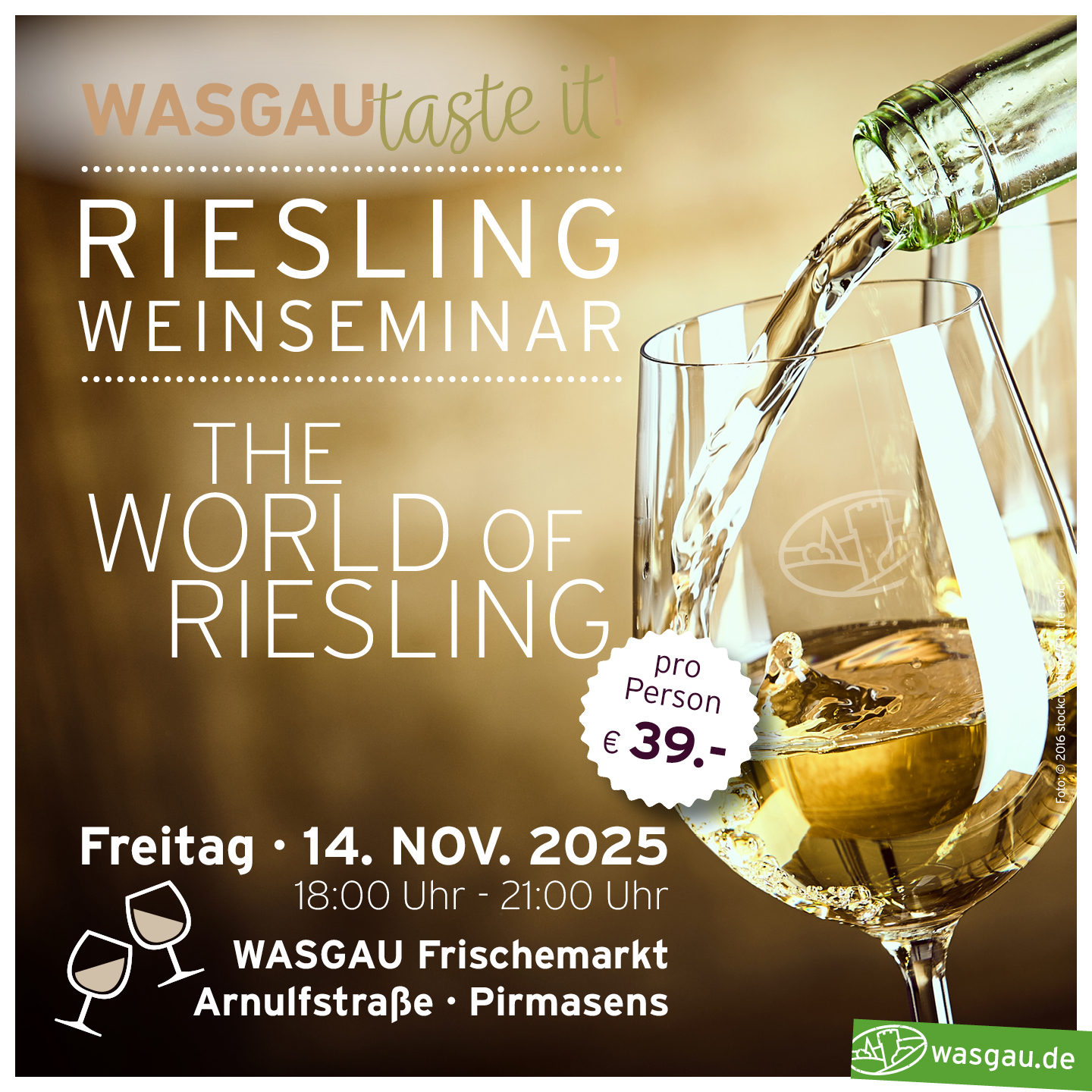 Wein wird in ein Glas gegossen, Werbung für ein Riesling-Weinseminar am 14. November 2025 in Pirmasens, Deutschland.
