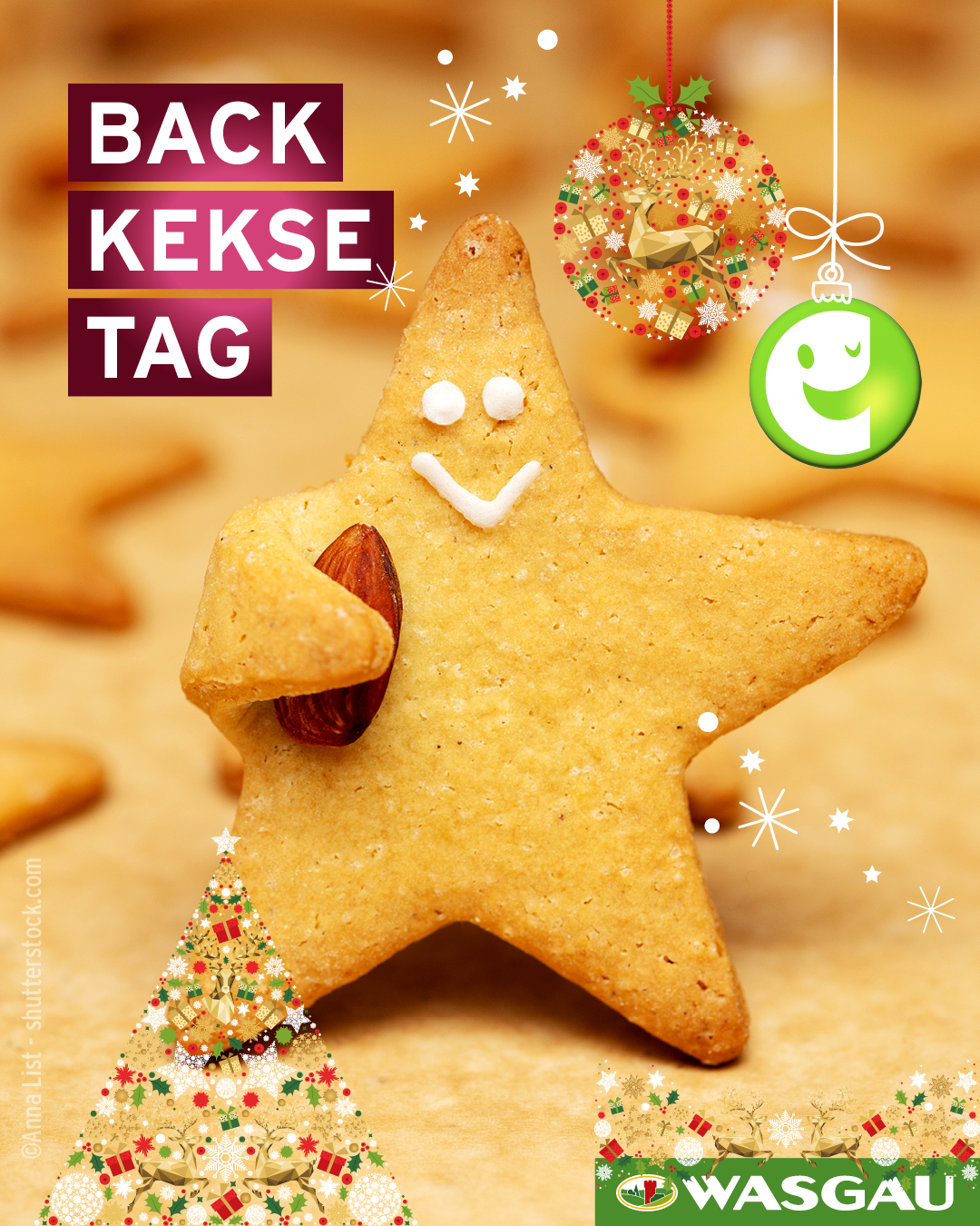 Ein sternförmiger Keks mit einem Smiley und einer Mandel, festliche Dekorationen und der Text 