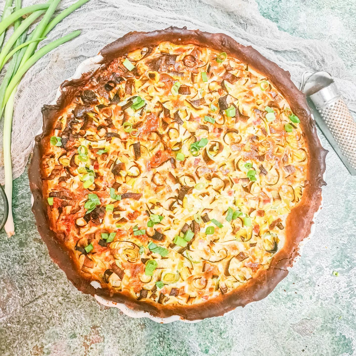 klassische Quiche mit Lauch, Speck und Cheddar von kochmalwieder