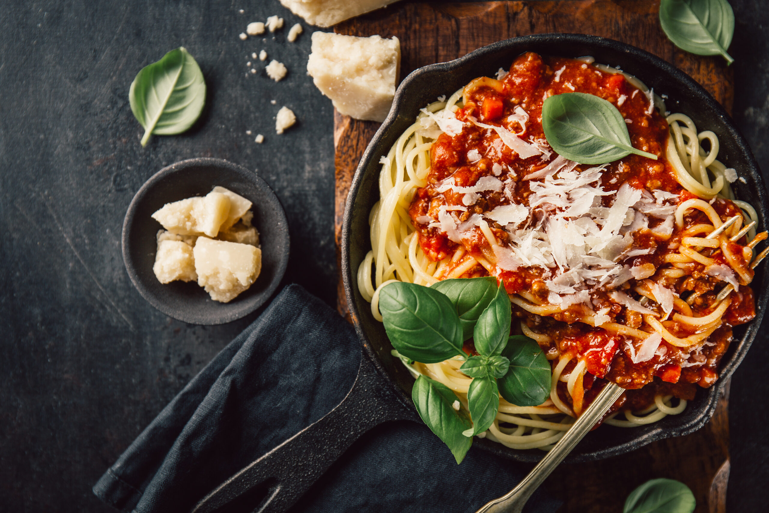 Spaghetti mit frischen Tomaten und Basilikum | Rezept