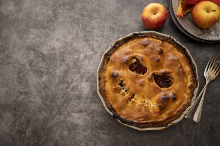Süsser Halloween Pie mit Kirsch-Kürbis-Apfelfüllung - Rezept Bild