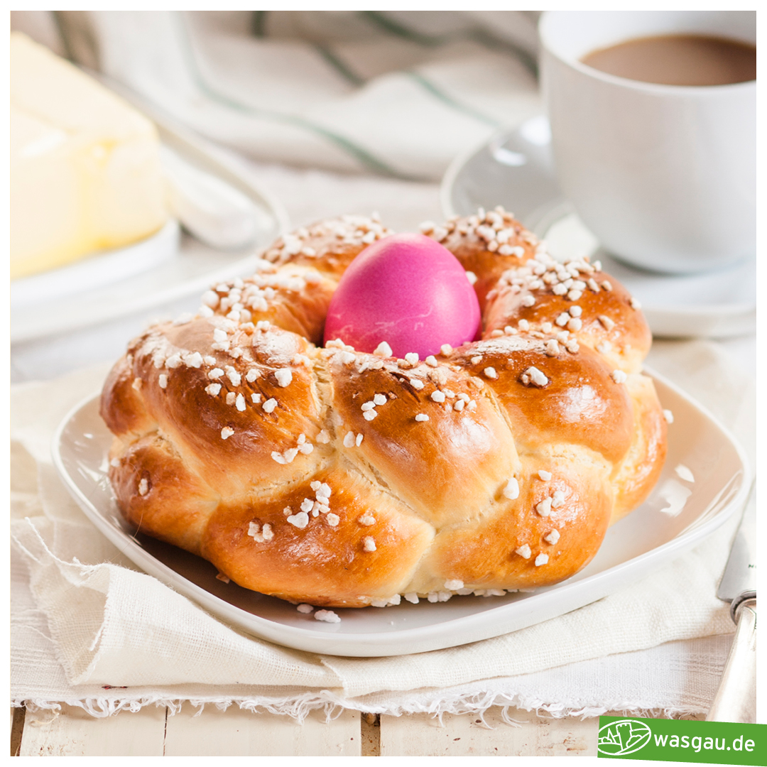 Schönes Osternest aus Hefeteig selber backen.