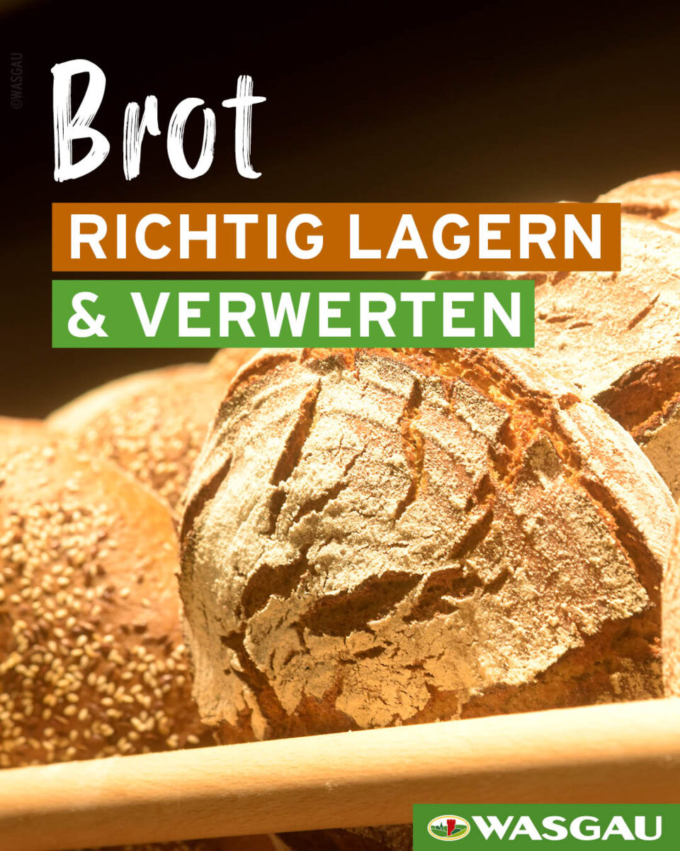 Drei Laibe rustikales Brot mit deutschem Text über Brotwert und richtige Lagerung zu Brot frisch halten, mit dem Wasgau-Logo.