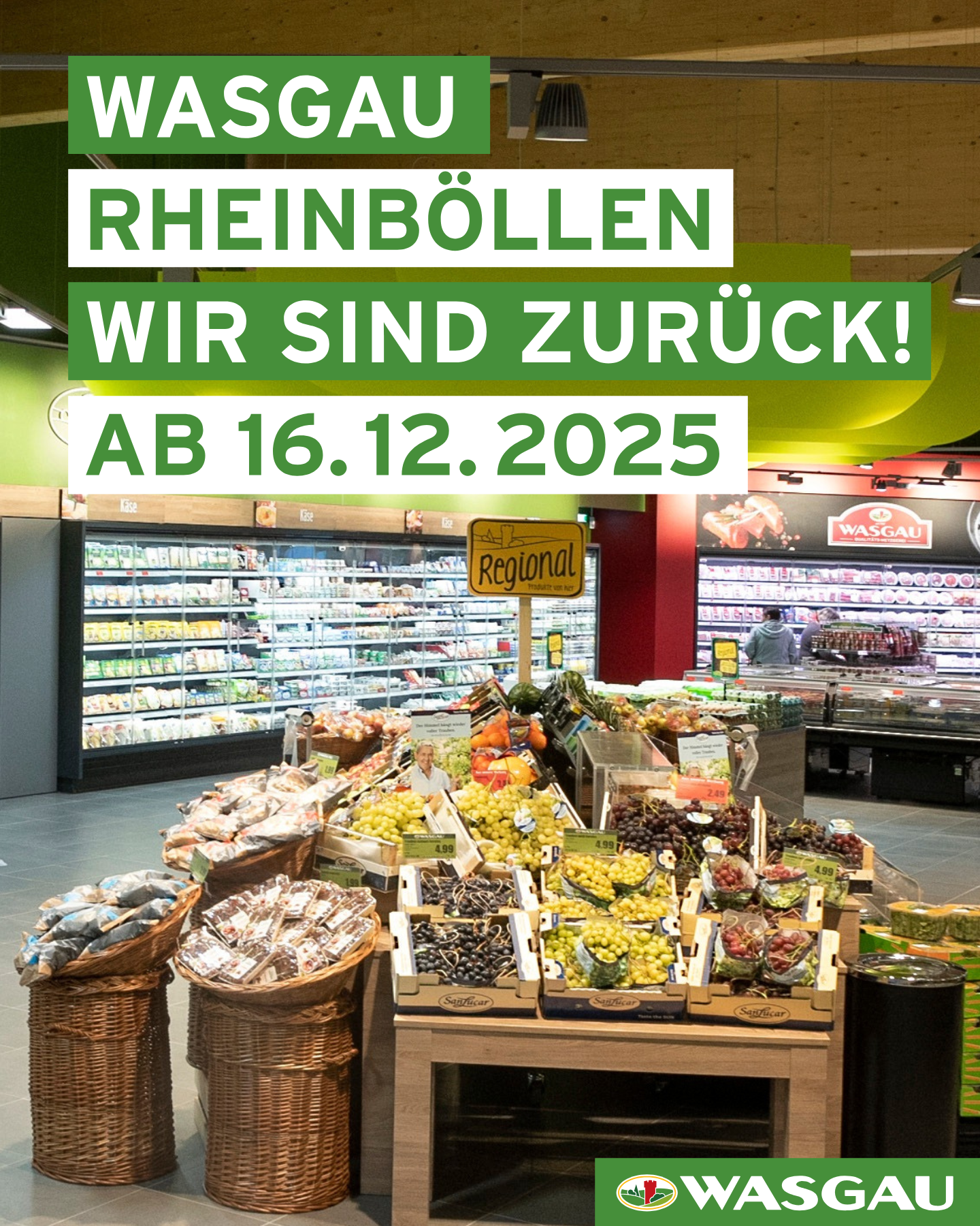 Auslage mit frischen Produkten und Körben in einem Supermarkt in Rheinböllen, mit einem Schild, das die Wiedereröffnung am 16. Dezember 2025 ankündigt.