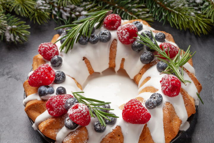 weihnachtlicher Mamorkuchen mit Spekulatius und Früchte zum Backen