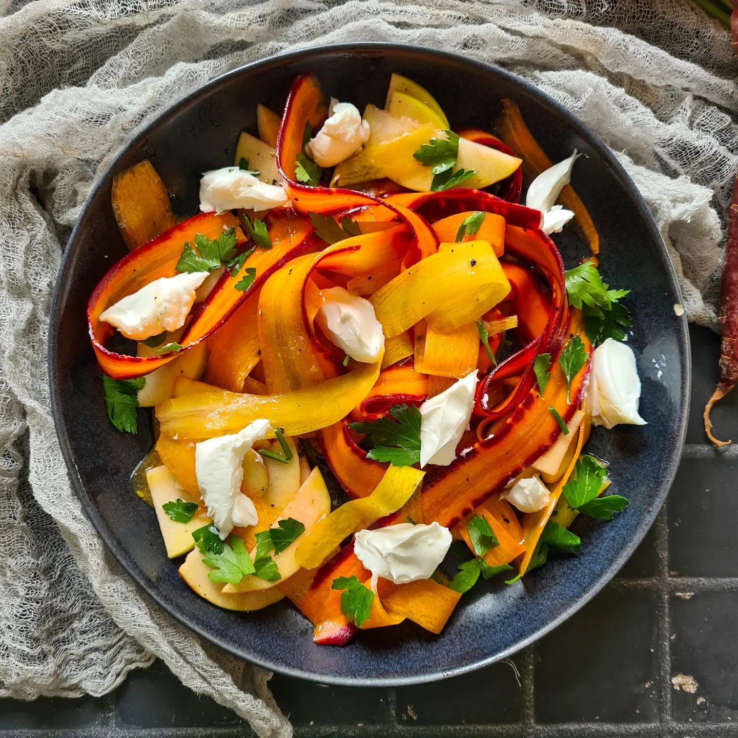 Bunter Apfel-Möhrensalat von kochmalwieder | Rezept