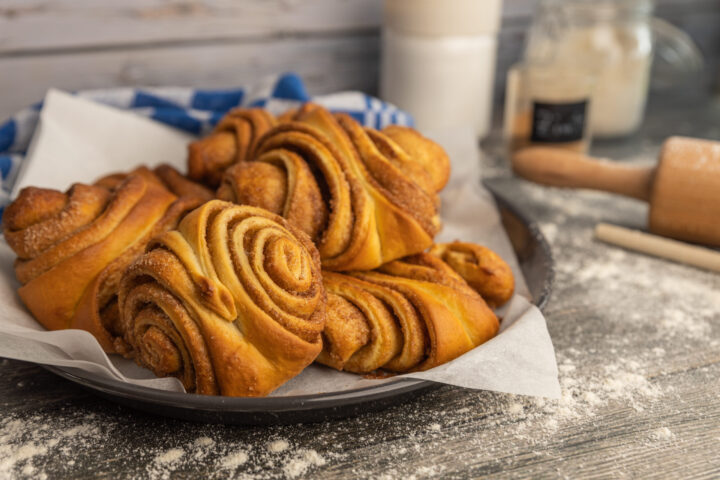 zimtig aromatisch wird es mit diesem Rezept für schnelle Franzbrötchen zum Nachbacken