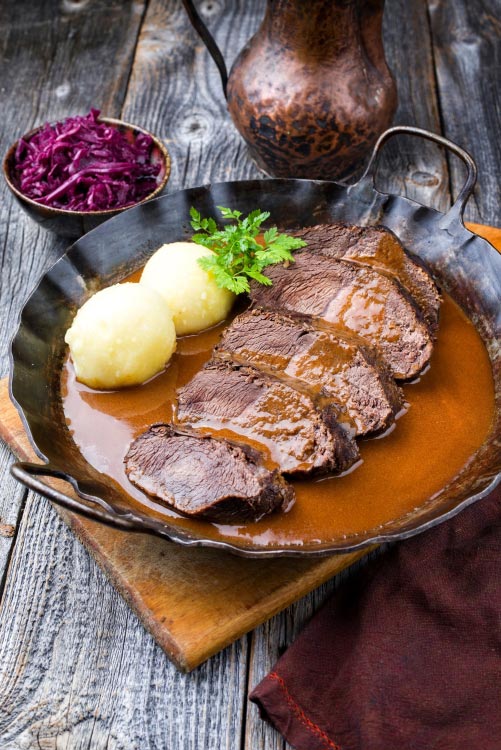 Sauerbraten mit Knödel - Rezept Bild